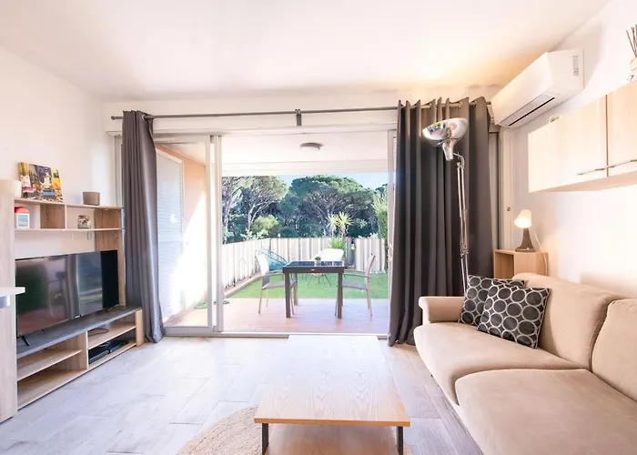 Studio-cabine Climatise -4 Pers- Proche De La Apartman Sainte-Maxime