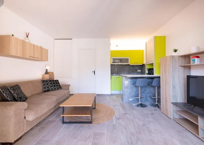 Studio-cabine Climatise -4 Pers- Proche De La *